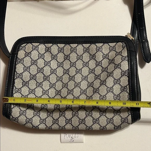 Gucci Signature Black and Cream Crossbody - Picture 3 of 5